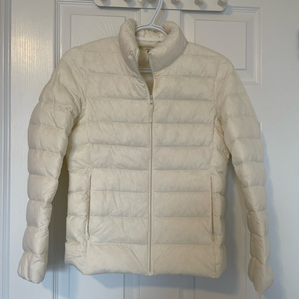 Uniqlo light down jacket in white - s